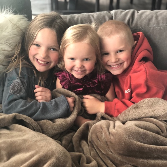 Meet your Posher, Stacie - Picture 2 of 2